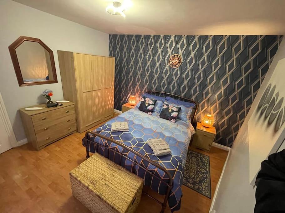 Beanies Lornestreet Four Bed House Apartamento Swindon Exterior foto