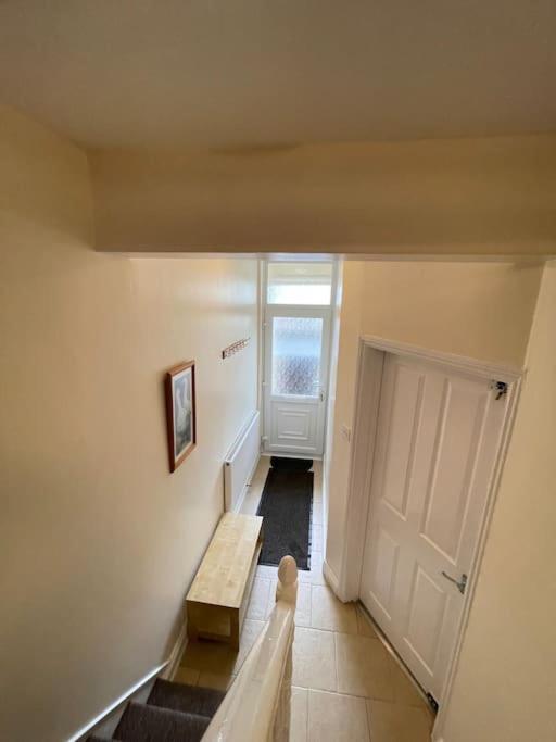 Beanies Lornestreet Four Bed House Apartamento Swindon Exterior foto