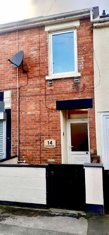Beanies Lornestreet Four Bed House Apartamento Swindon Exterior foto