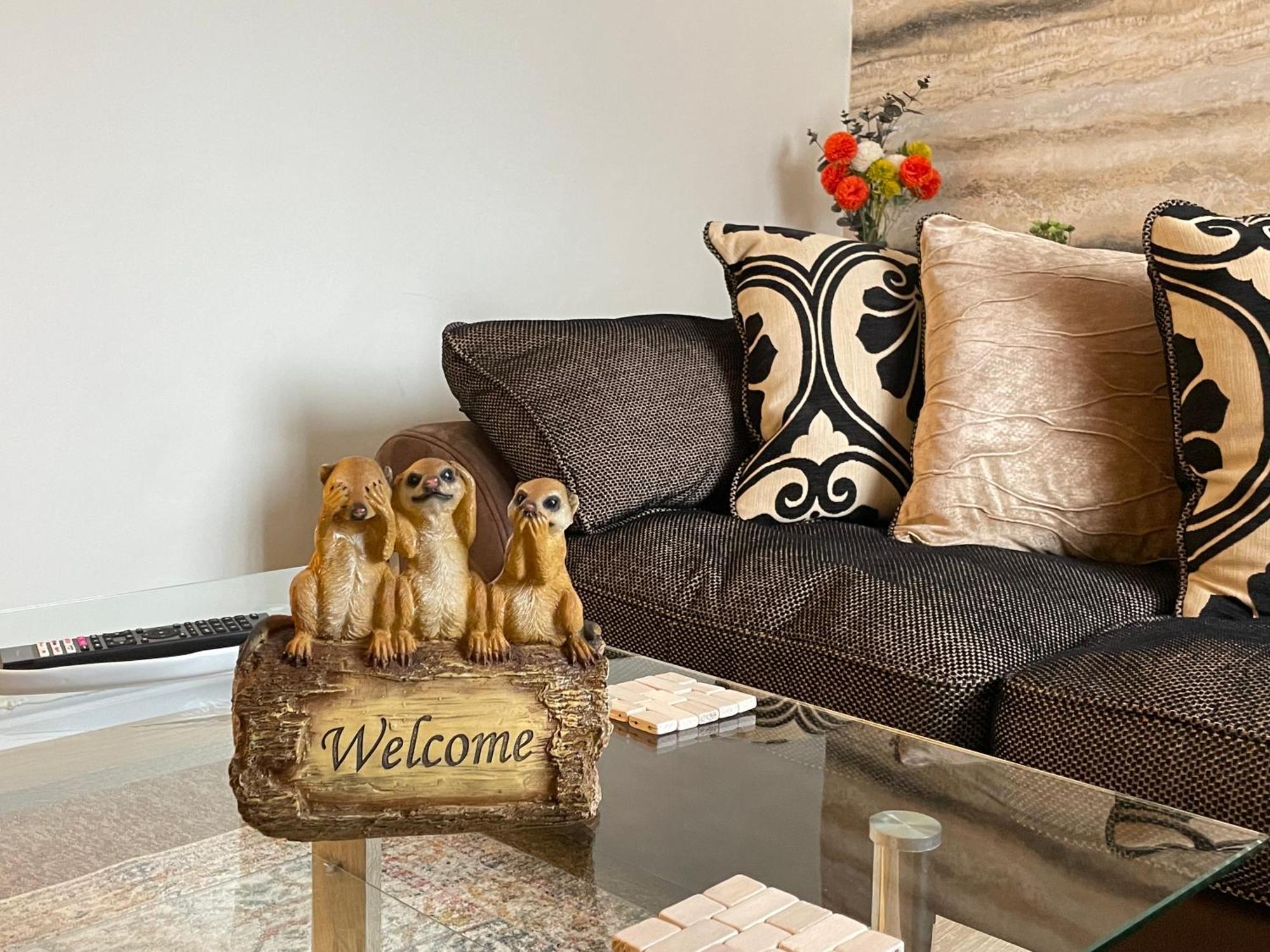 Beanies Lornestreet Four Bed House Apartamento Swindon Exterior foto