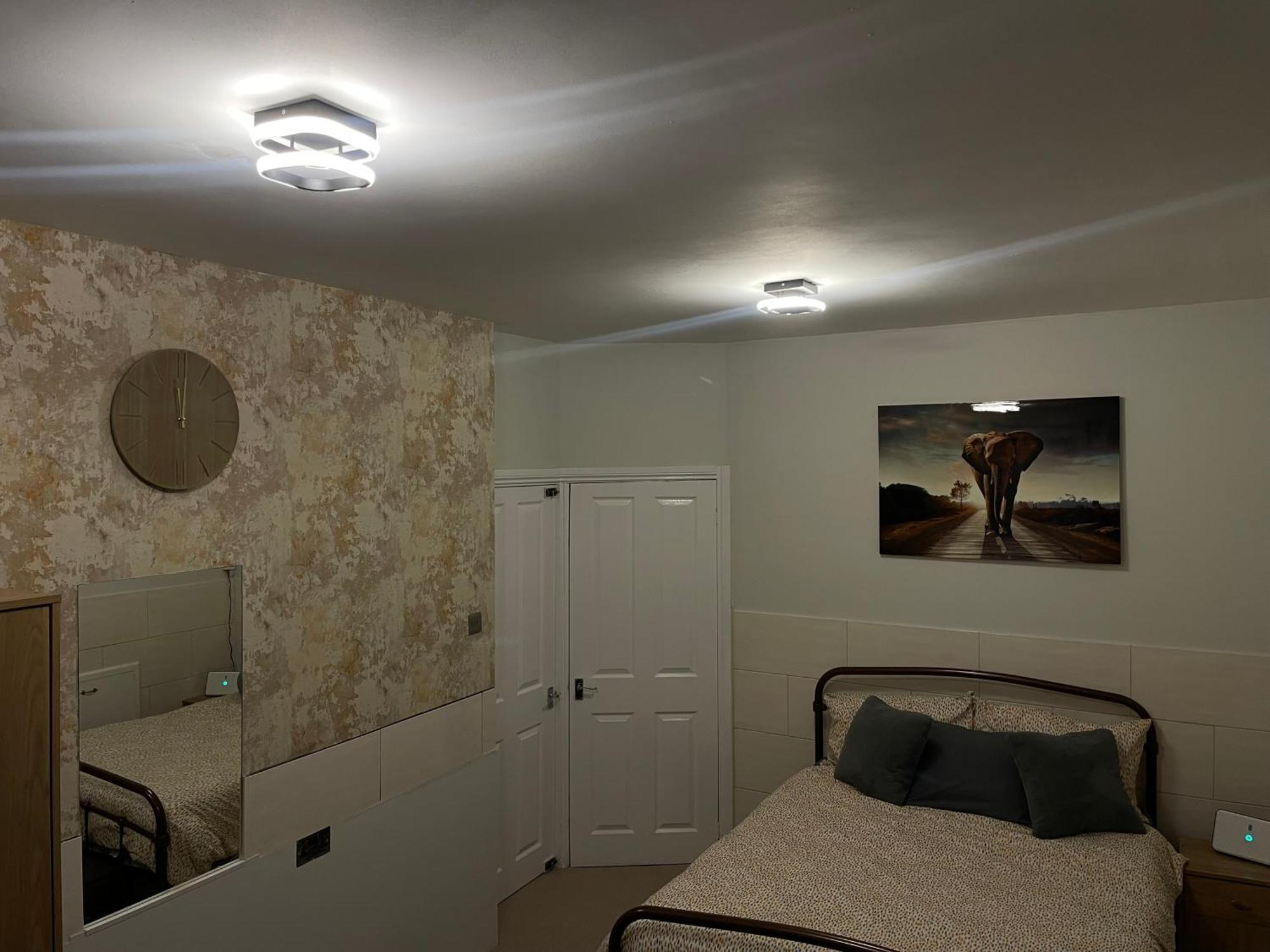 Beanies Lornestreet Four Bed House Apartamento Swindon Exterior foto