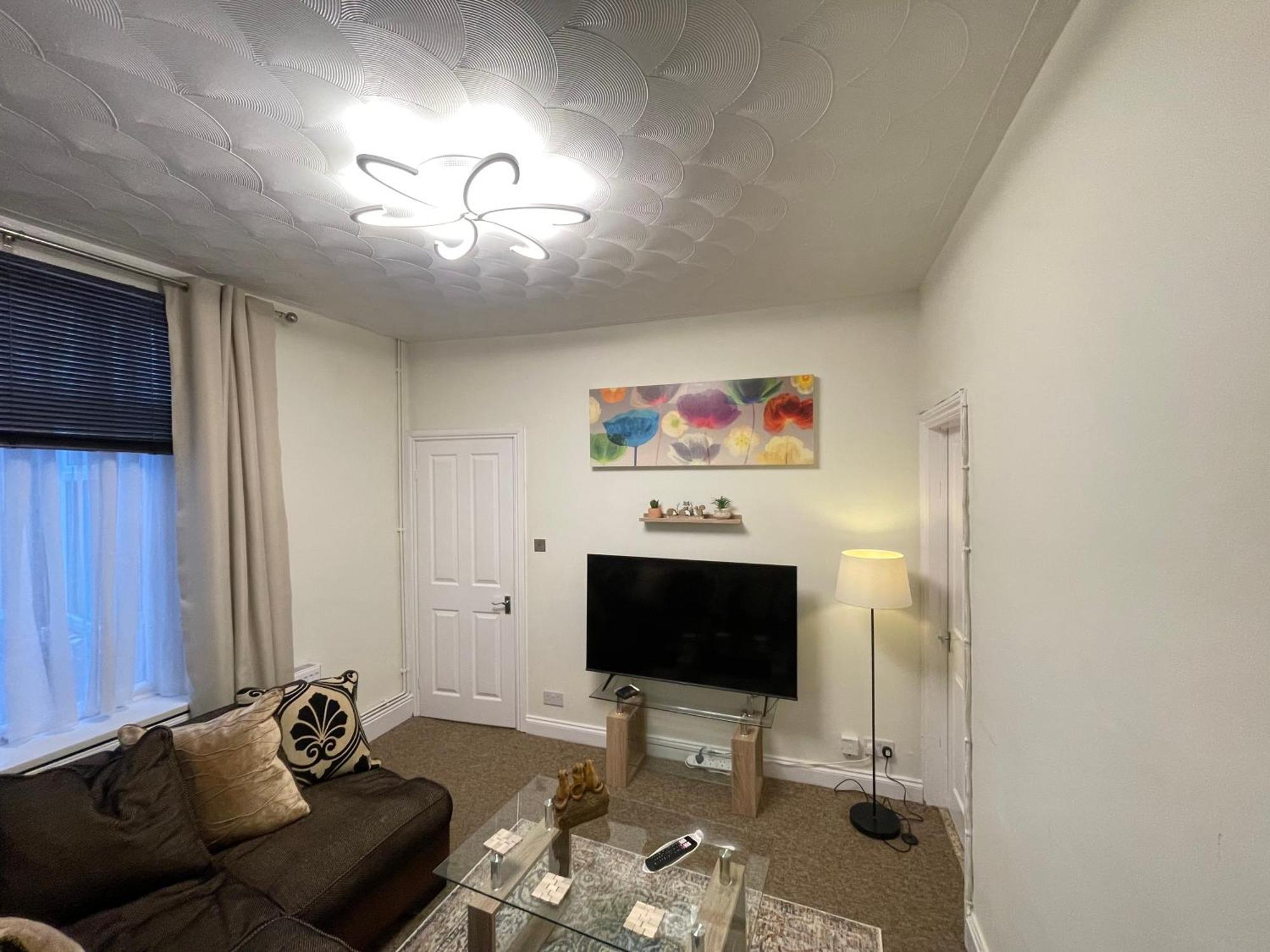Beanies Lornestreet Four Bed House Apartamento Swindon Exterior foto