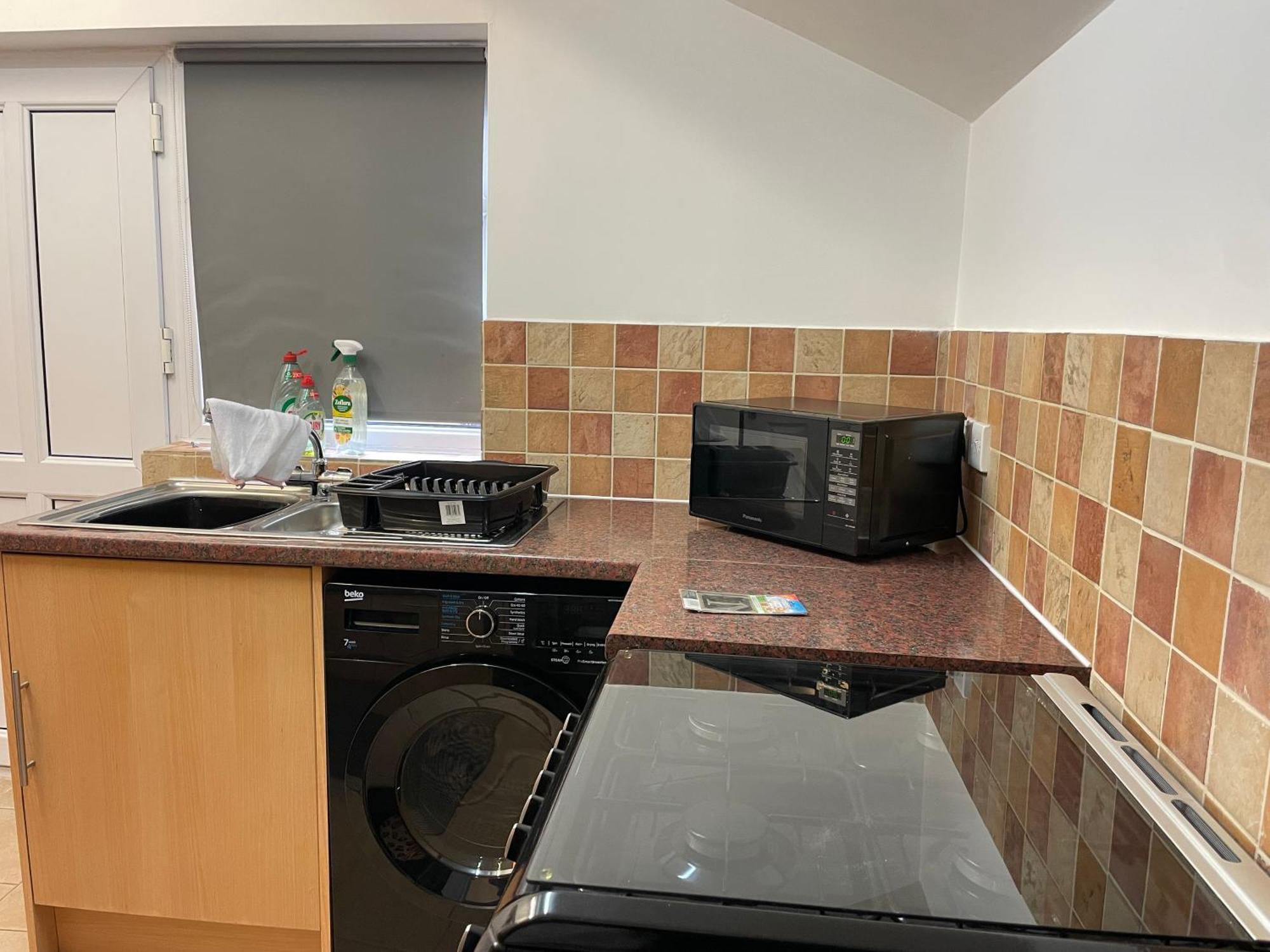 Beanies Lornestreet Four Bed House Apartamento Swindon Exterior foto