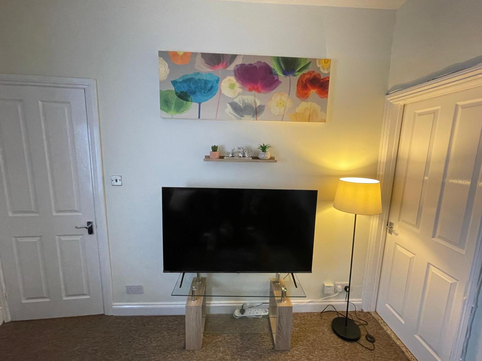 Beanies Lornestreet Four Bed House Apartamento Swindon Exterior foto