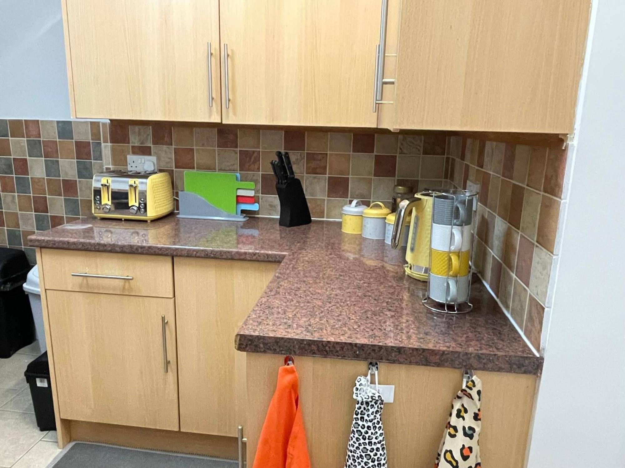 Beanies Lornestreet Four Bed House Apartamento Swindon Exterior foto